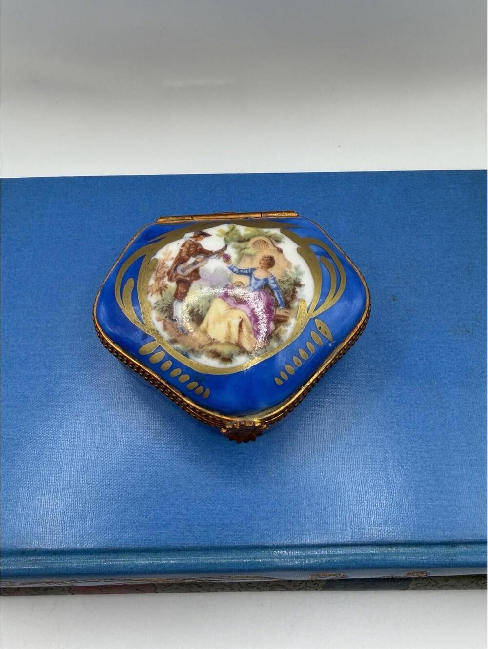 Antique Limoges France Hand Painted Porcelain Hinged Trinket Box Signed